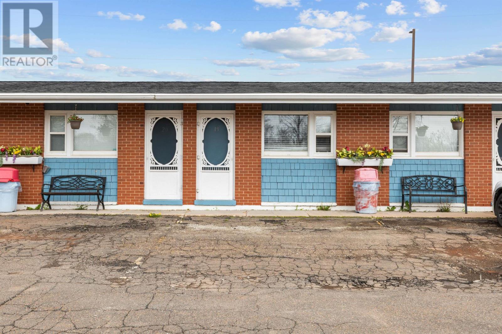 639 University Avenue Property Photo 11