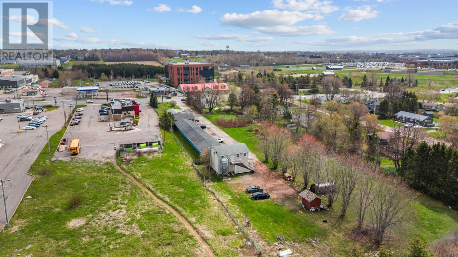 639 University Avenue Property Photo 19
