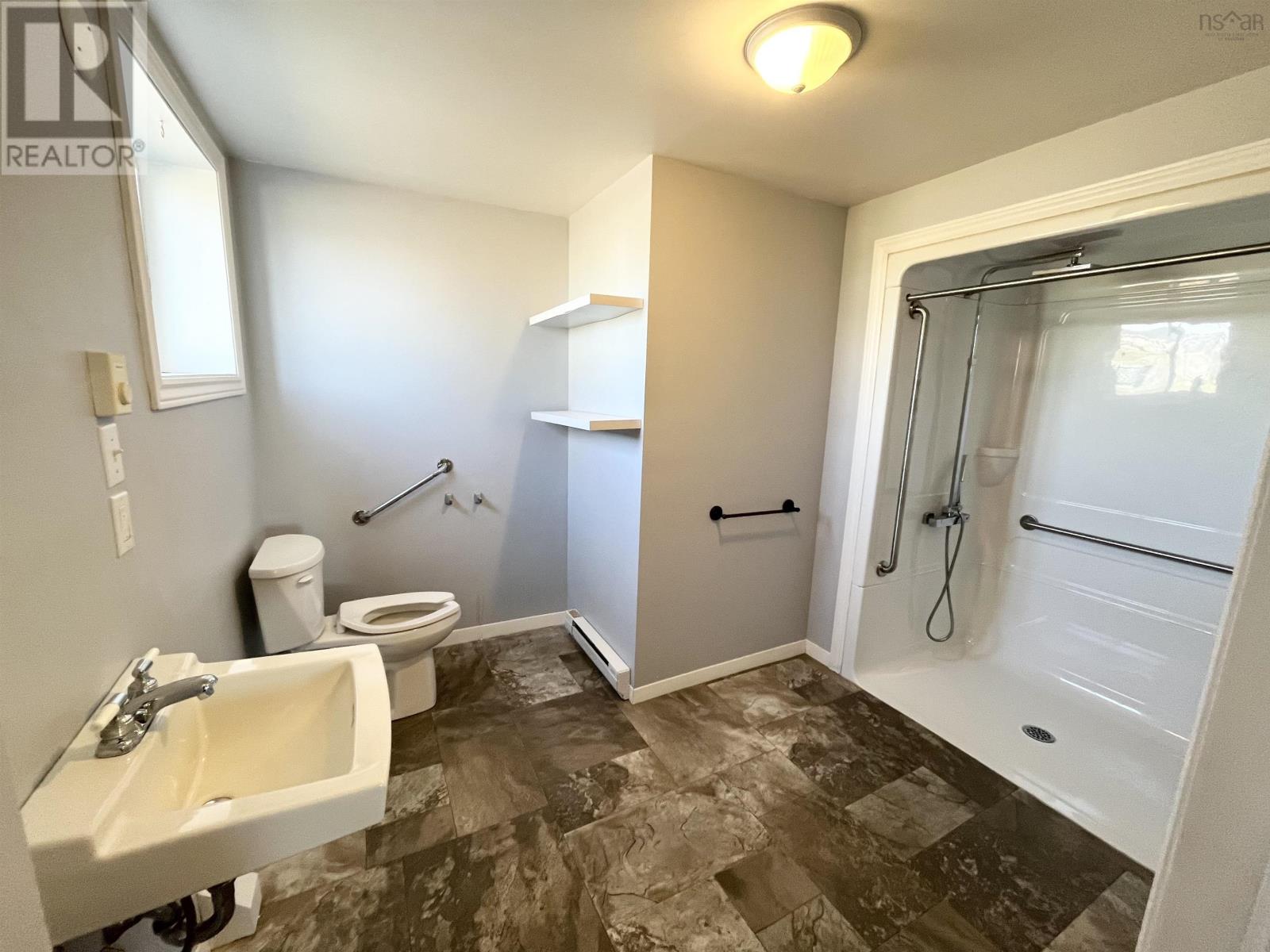 2739 Main Street Property Photo 5