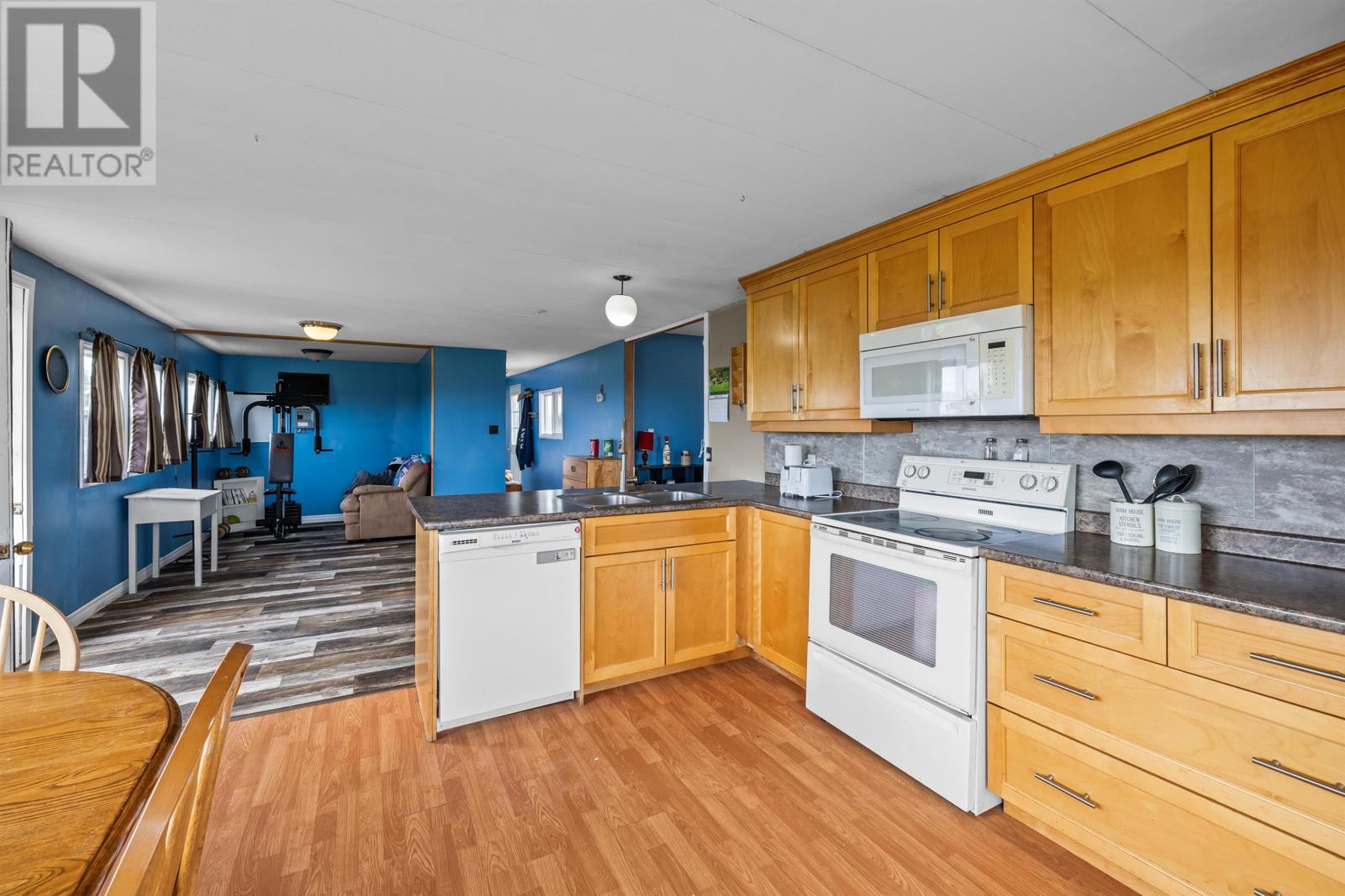 251 King Street Property Photo 8