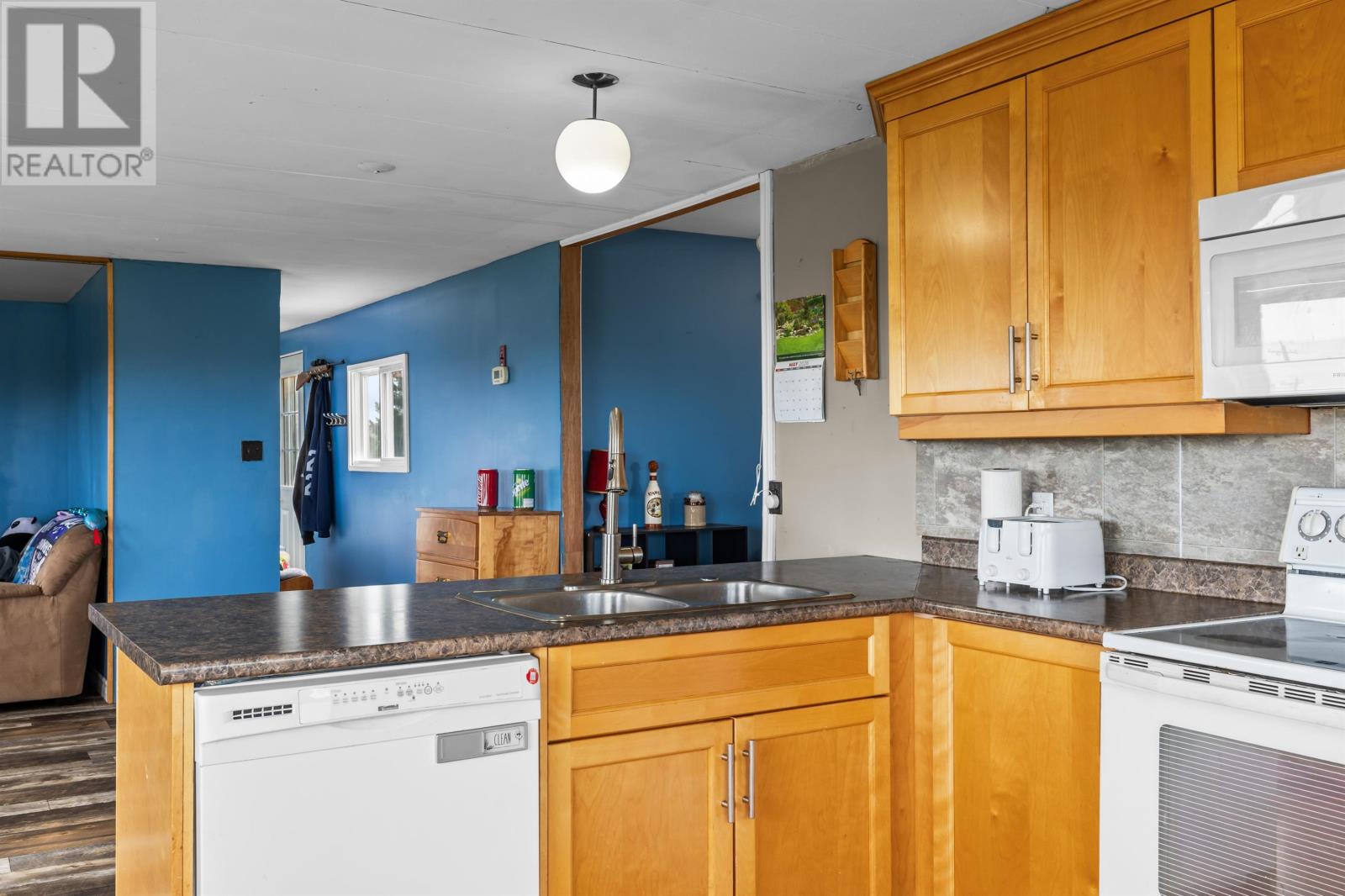 251 King Street Property Photo 9