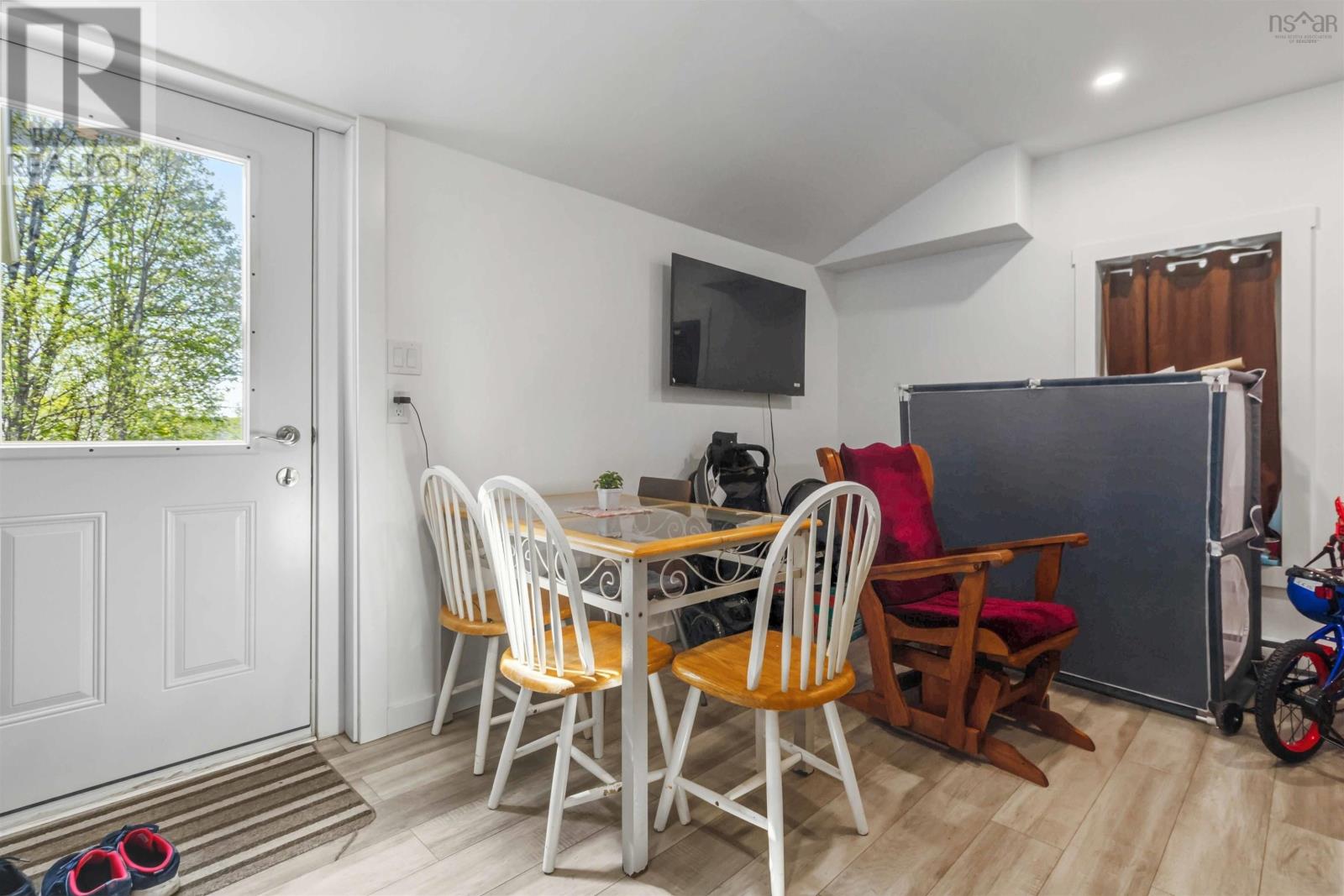 42 Cornwall Road Property Photo 29
