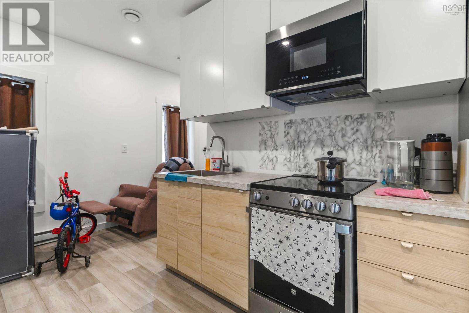 42 Cornwall Road Property Photo 30