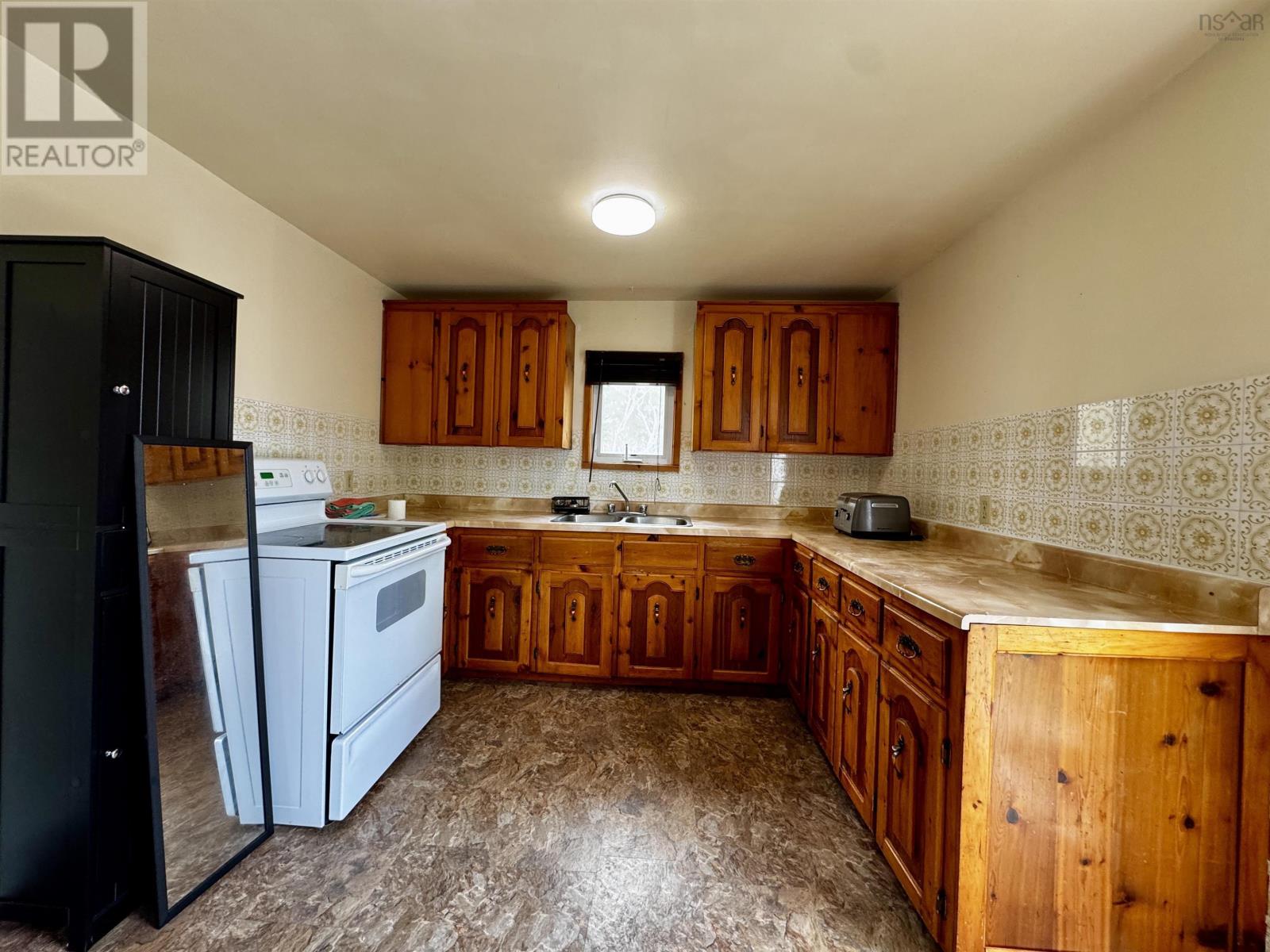 499 Corbetts Cove Rd. Property Photo 10