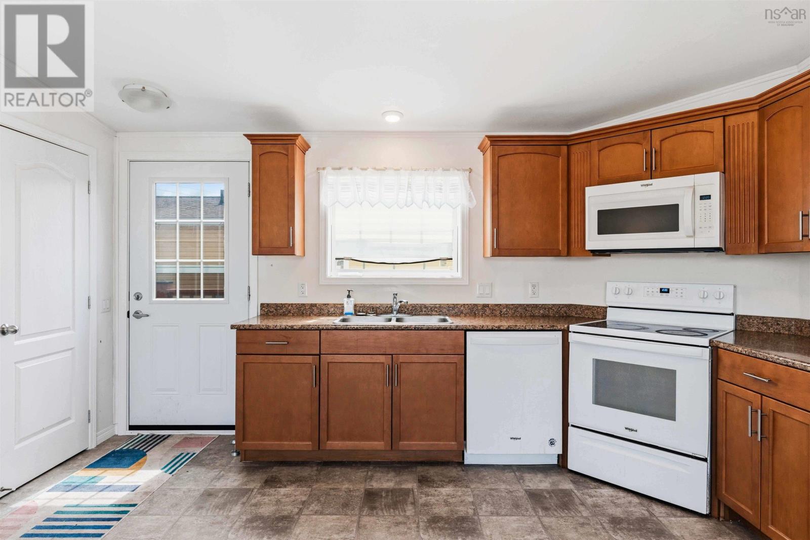 63 Douglas Avenue Property Photo 10