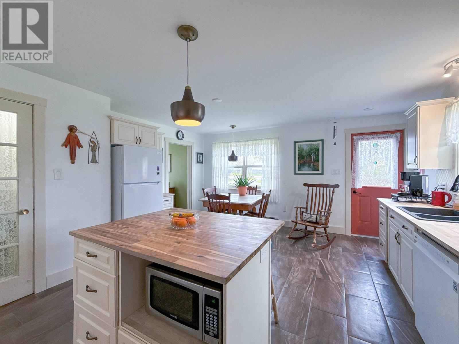 10628 Trans Canada Highway Property Photo 8