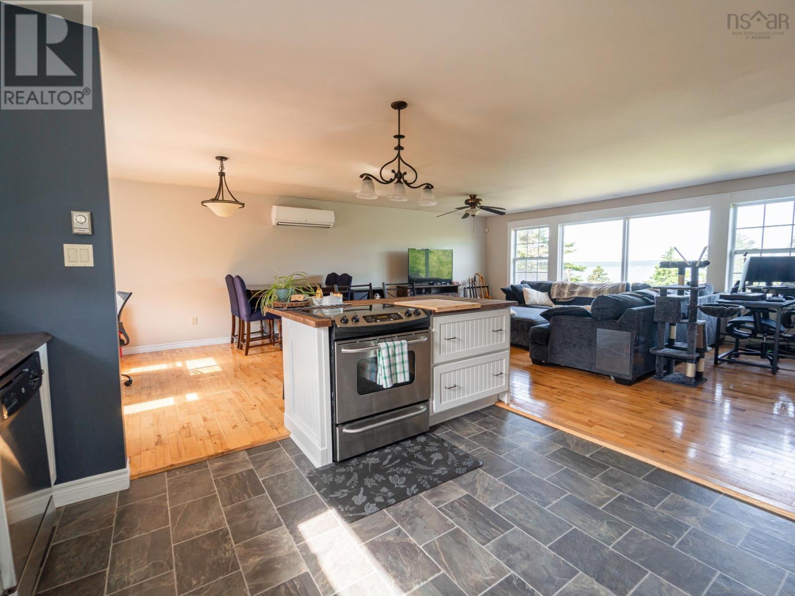 887 Sandy Point Road Property Photo 9