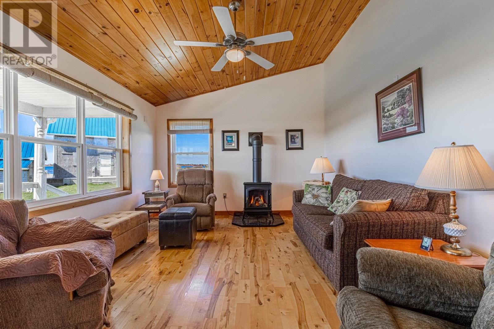212 Basinview Crescent Property Photo 10