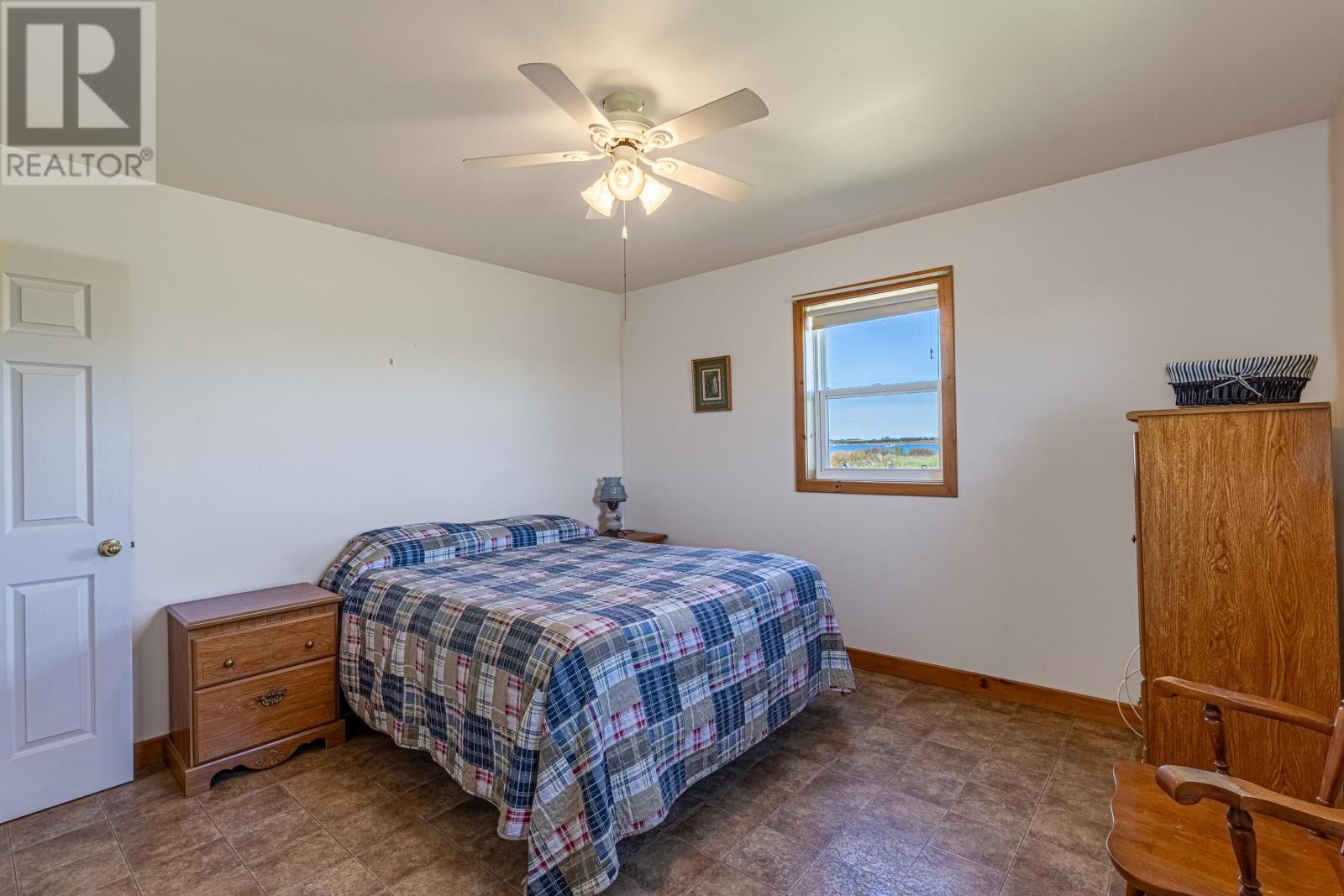 212 Basinview Crescent Property Photo 19