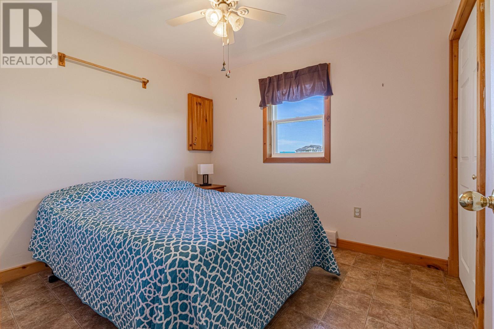 212 Basinview Crescent Property Photo 20