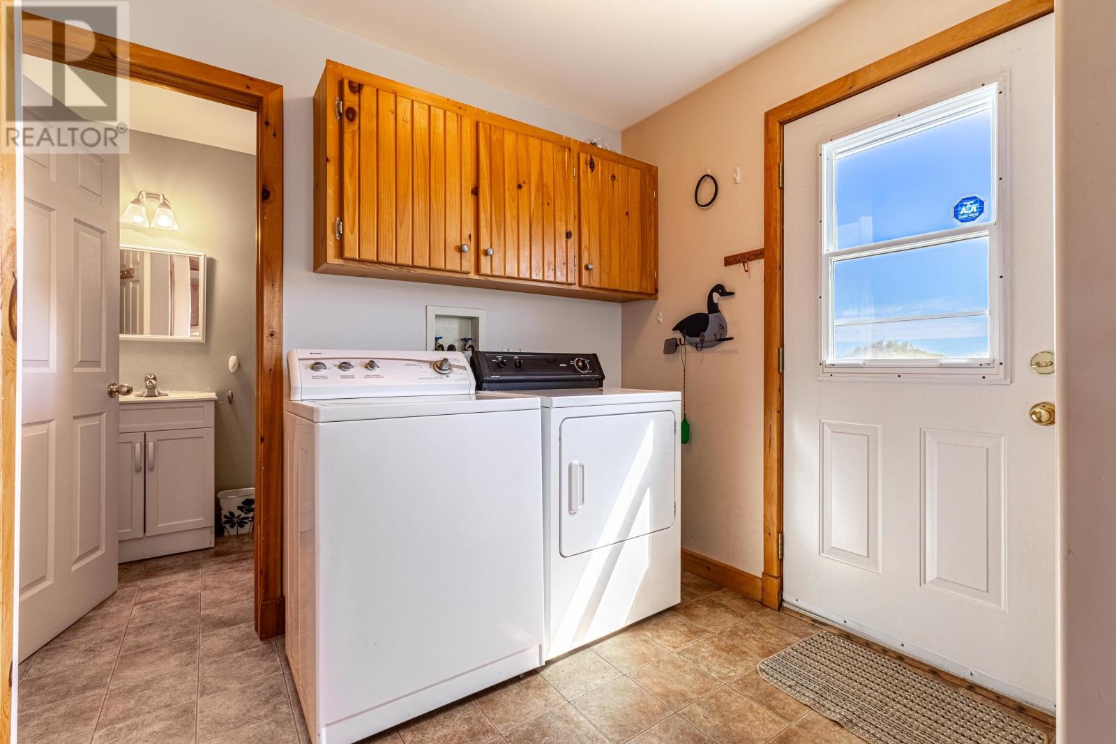 212 Basinview Crescent Property Photo 22