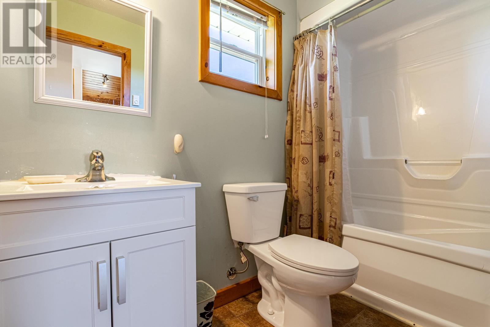 212 Basinview Crescent Property Photo 23