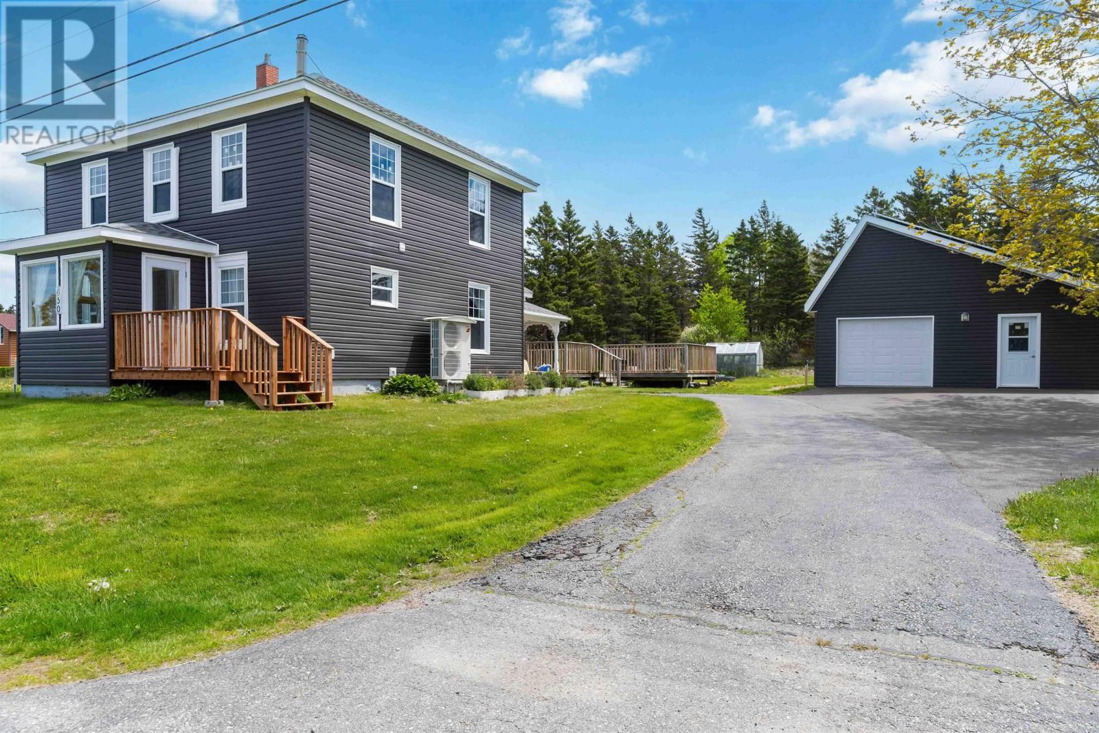 650 Riverside Road Property Photo 2