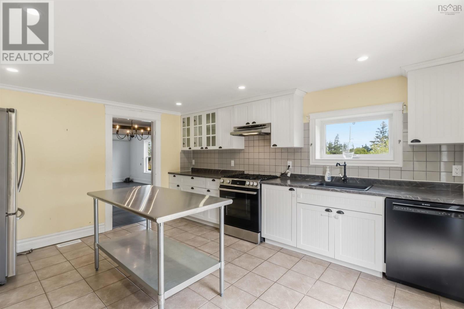 650 Riverside Road Property Photo 13