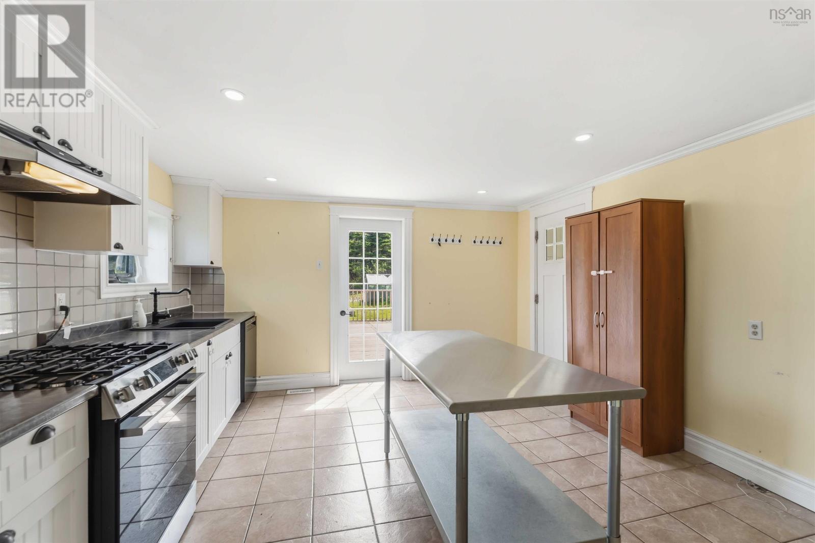 650 Riverside Road Property Photo 14
