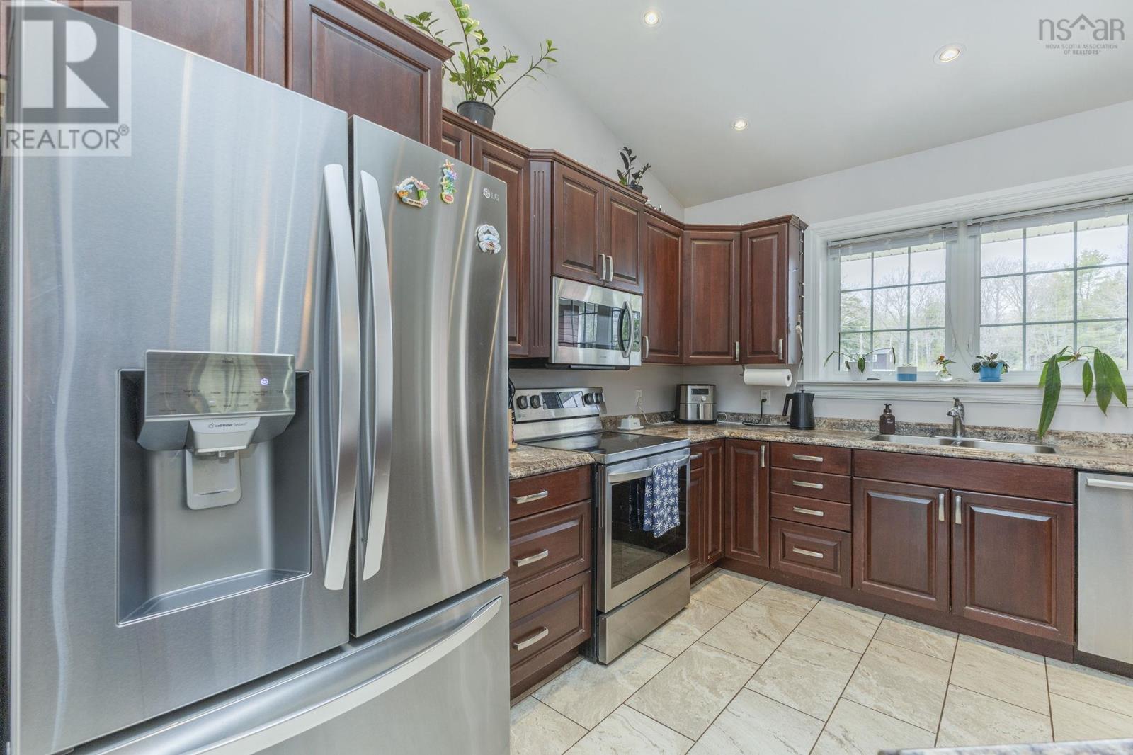 3548 Gairloch Road Property Photo 5