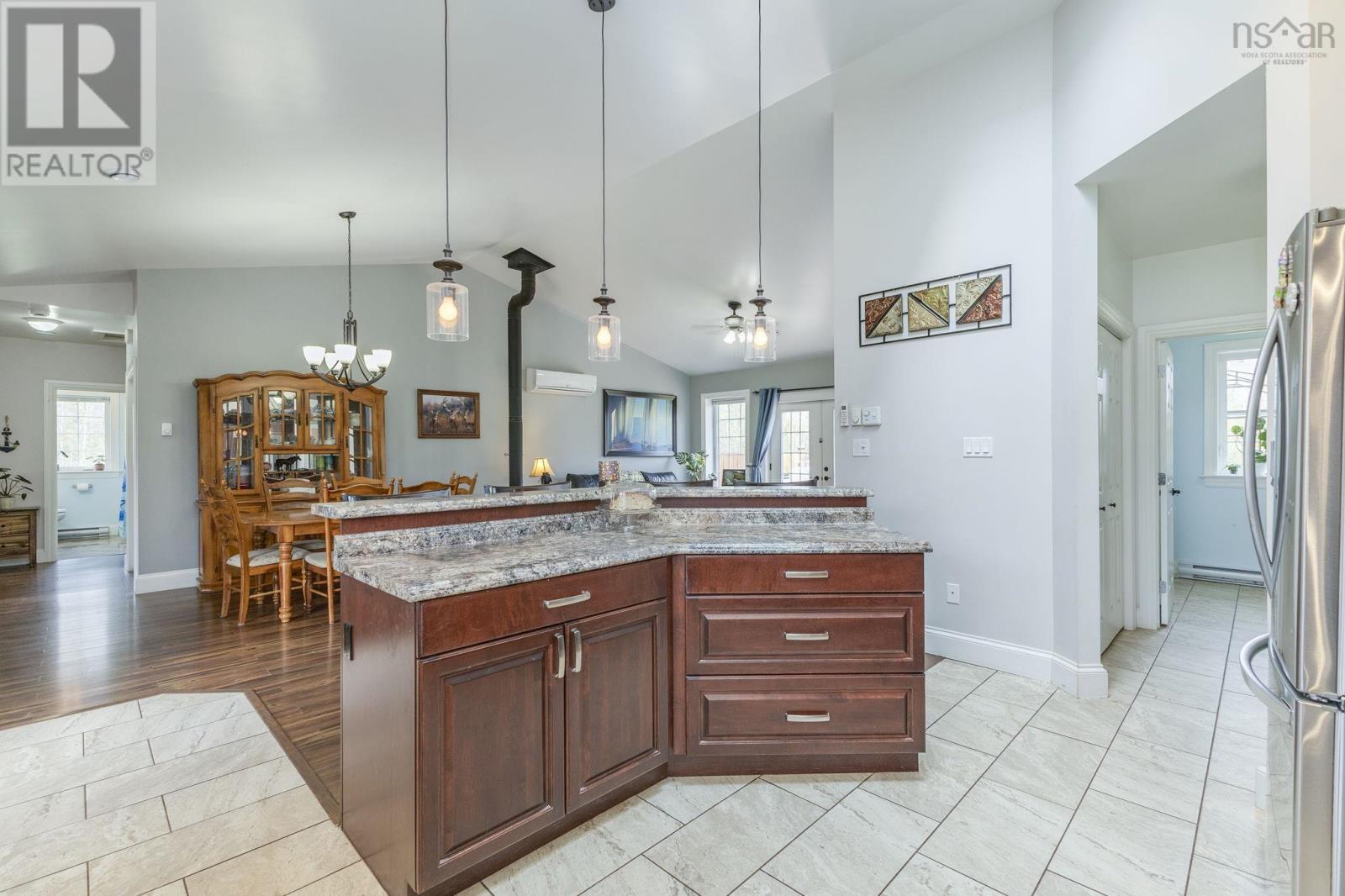 3548 Gairloch Road Property Photo 6