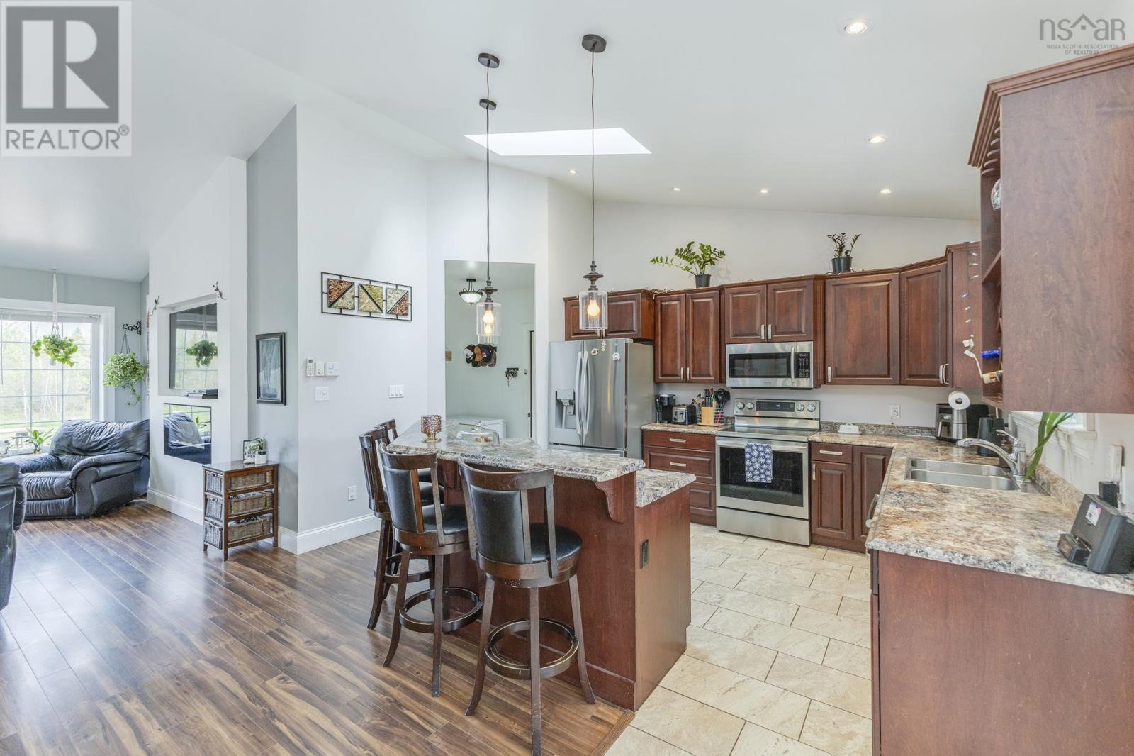 3548 Gairloch Road Property Photo 7