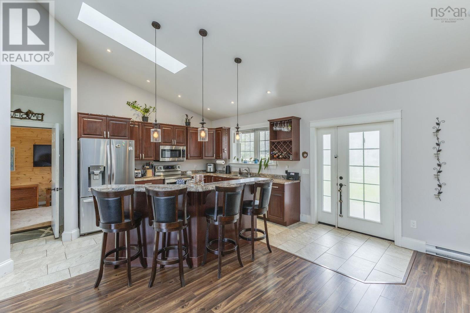 3548 Gairloch Road Property Photo 8