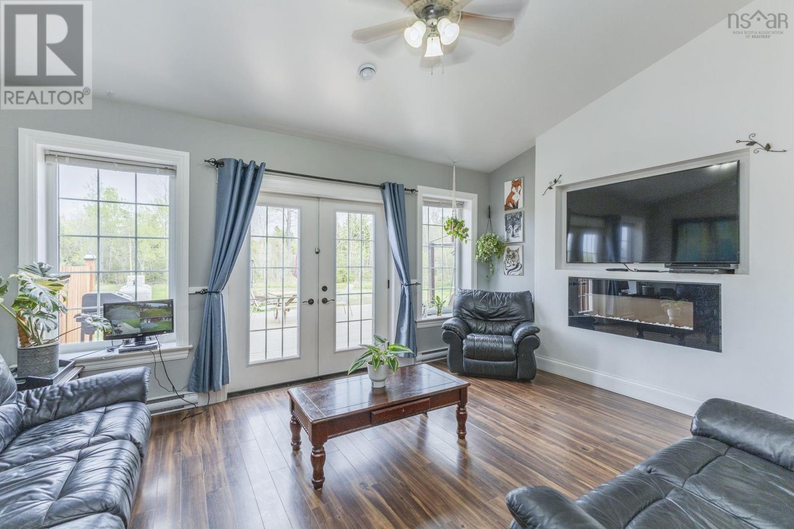 3548 Gairloch Road Property Photo 10