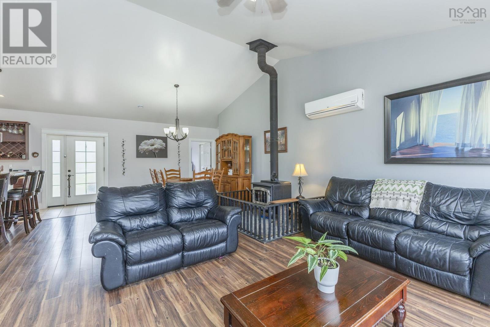 3548 Gairloch Road Property Photo 11
