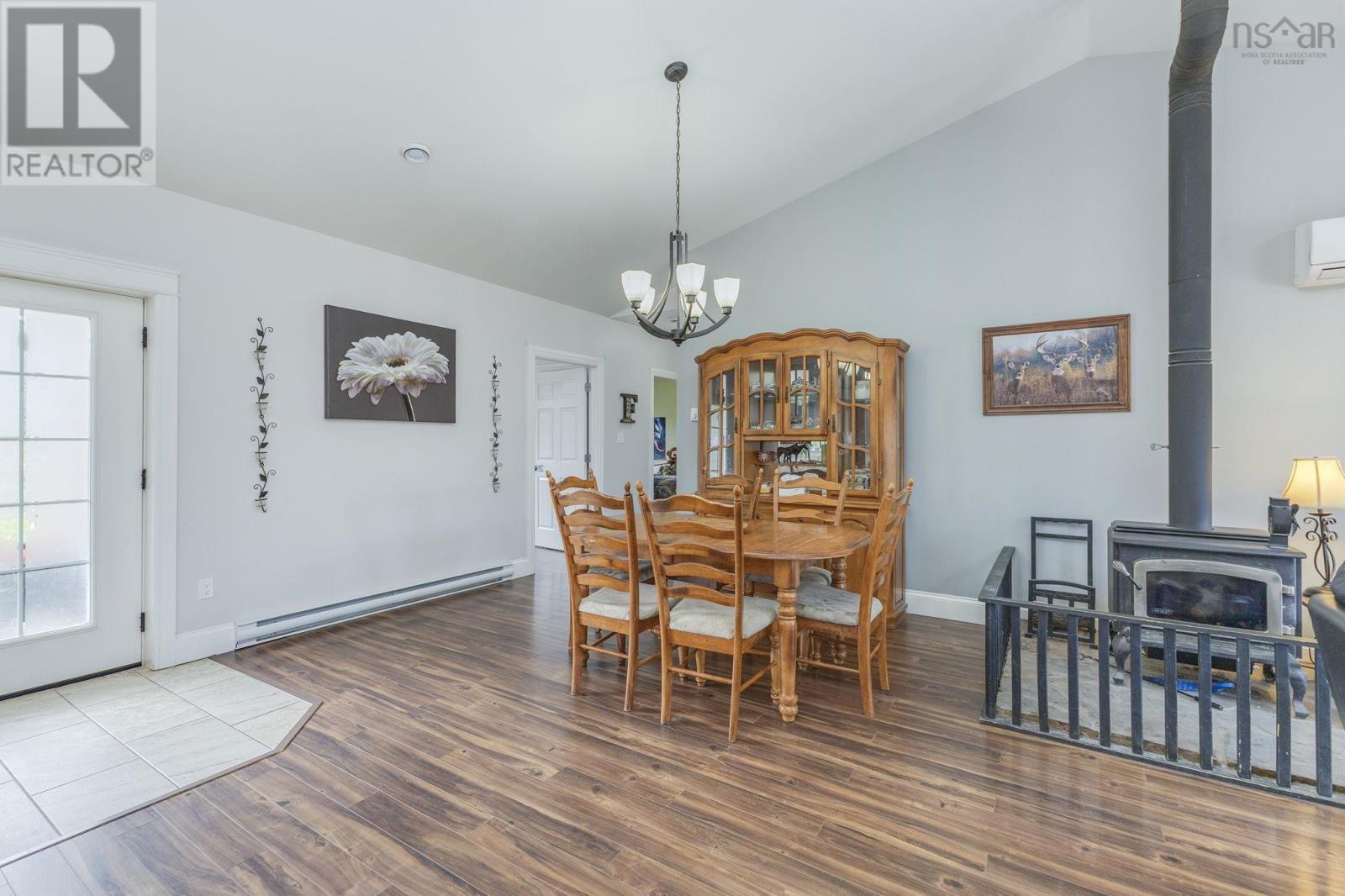 3548 Gairloch Road Property Photo 12