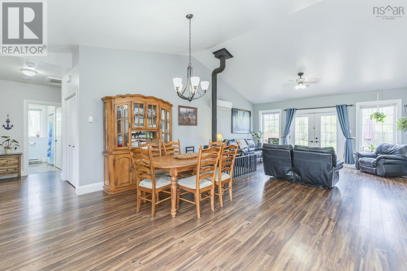 3548 Gairloch Road Property Photo 13