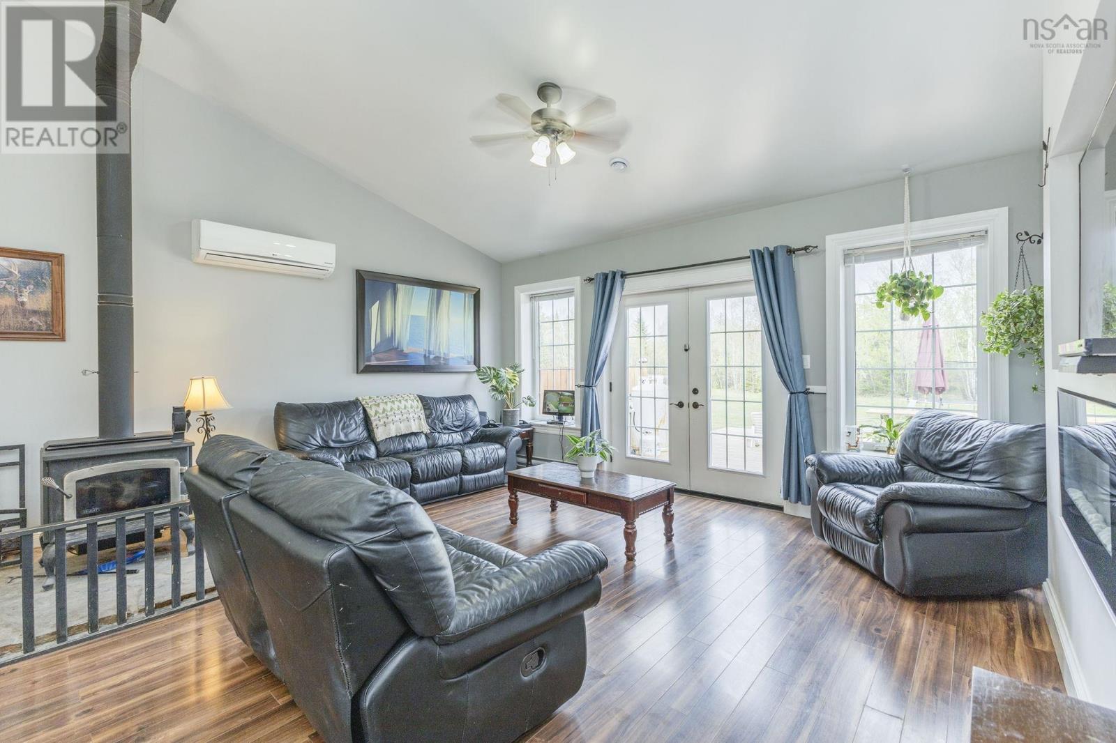 3548 Gairloch Road Property Photo 14