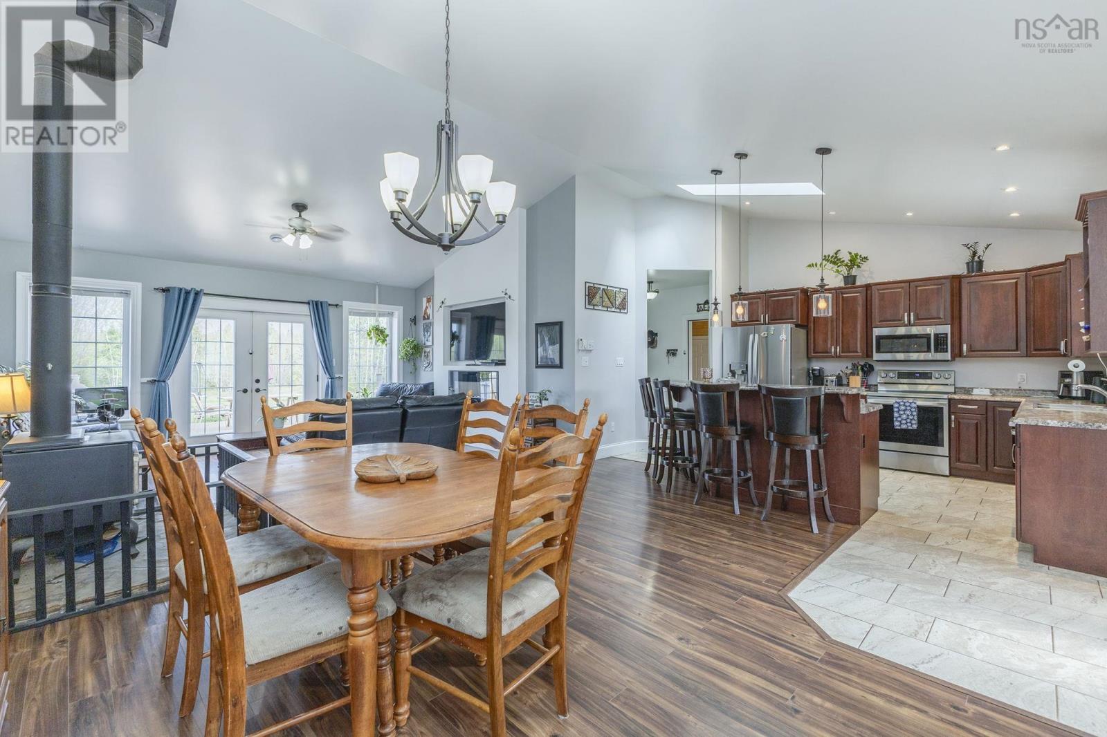 3548 Gairloch Road Property Photo 15