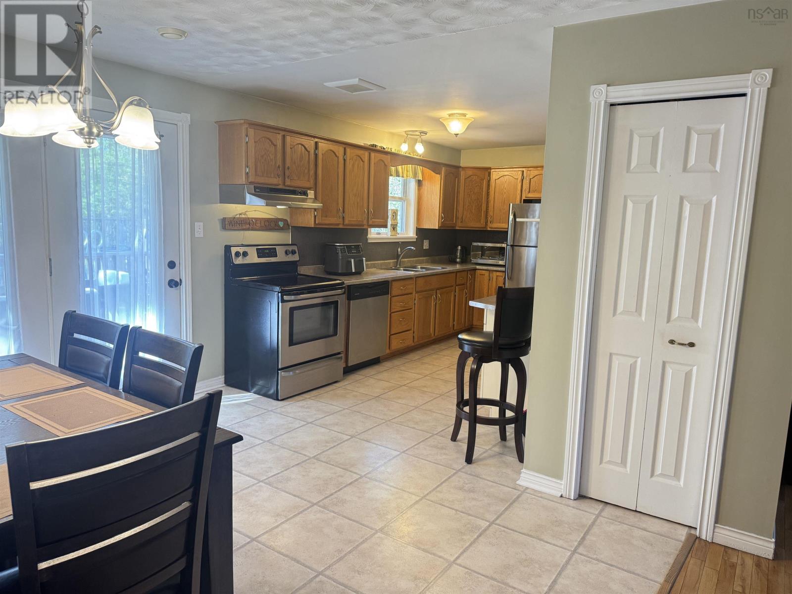 2410 Loretta Avenue Property Photo 13