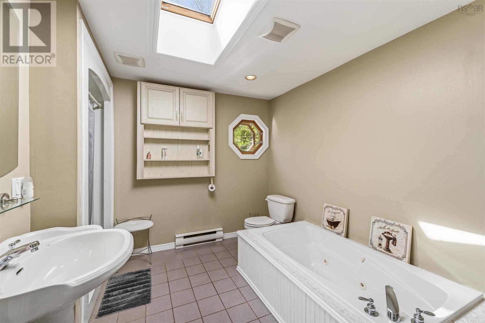 2410 Loretta Avenue Property Photo 18