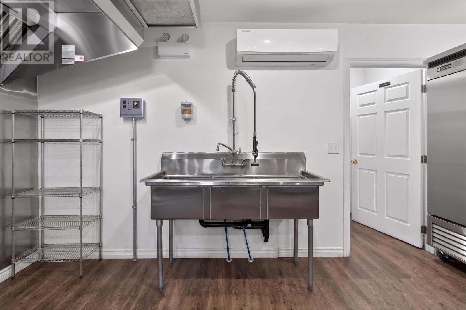 Pei Roti Inc (commercial Business Opportunity) Property Photo 4