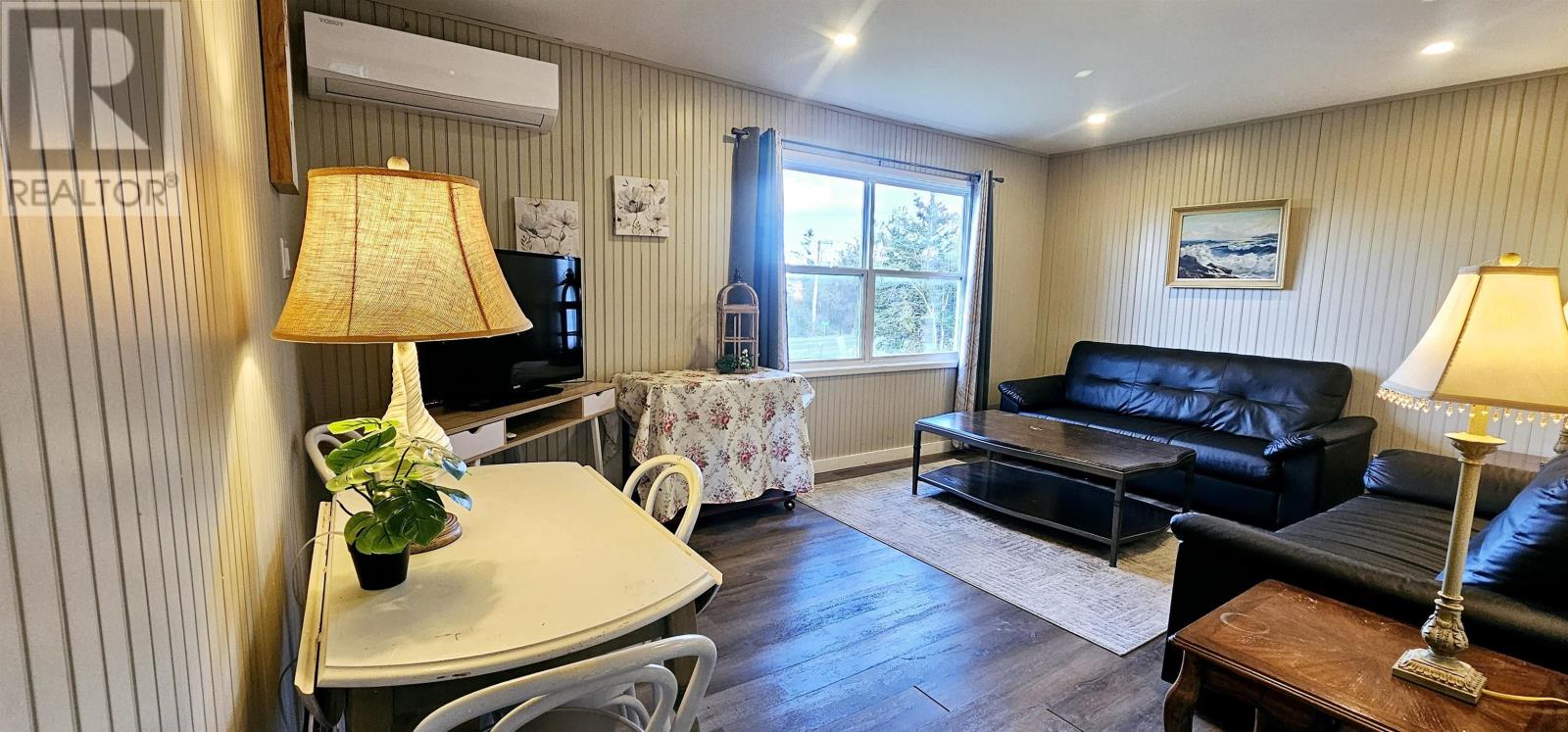 8 Clarence Lane Property Photo 6