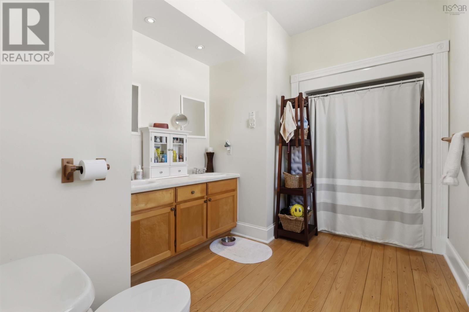 13 Maiden Lane Property Photo 26