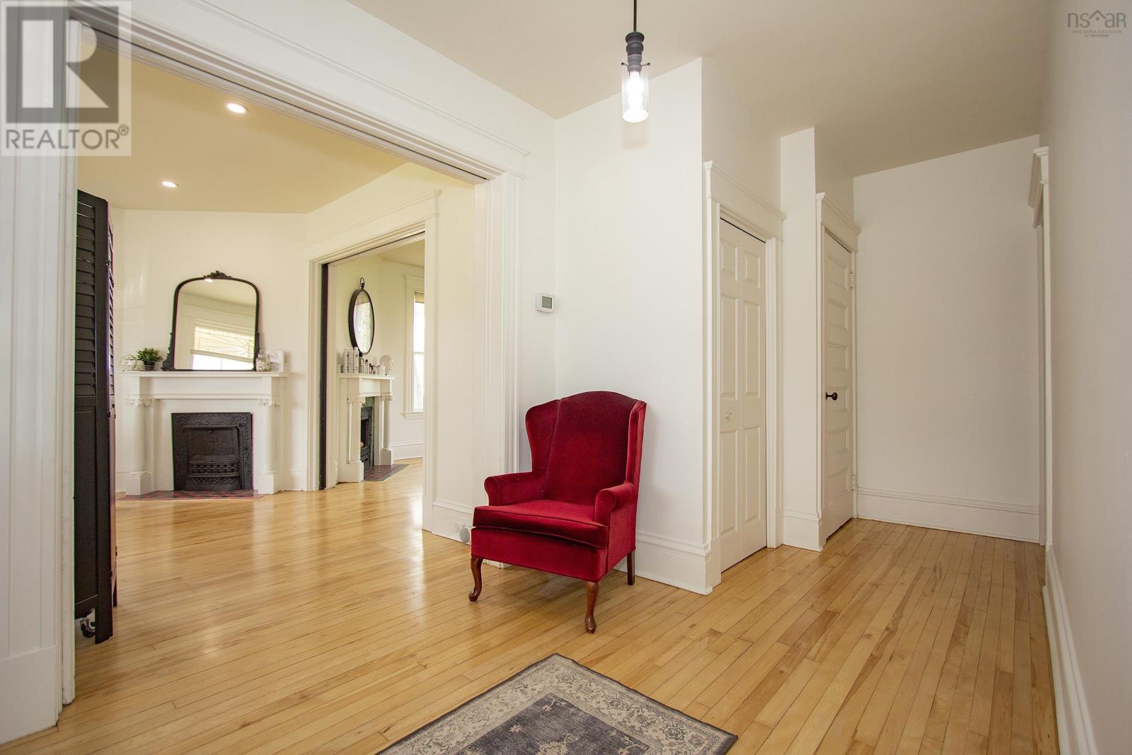 159 Victoria Street E Property Photo 8