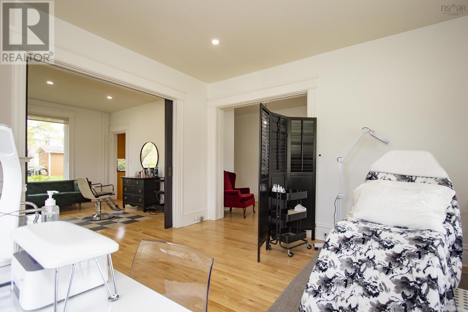 159 Victoria Street E Property Photo 11