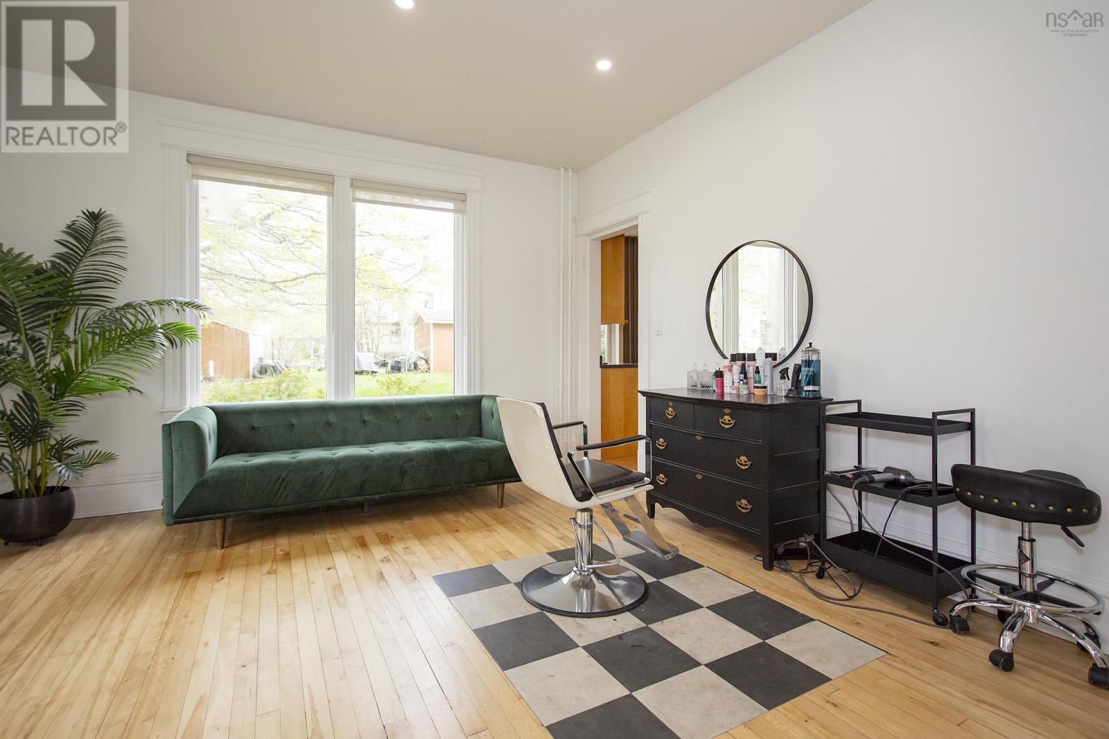 159 Victoria Street E Property Photo 12