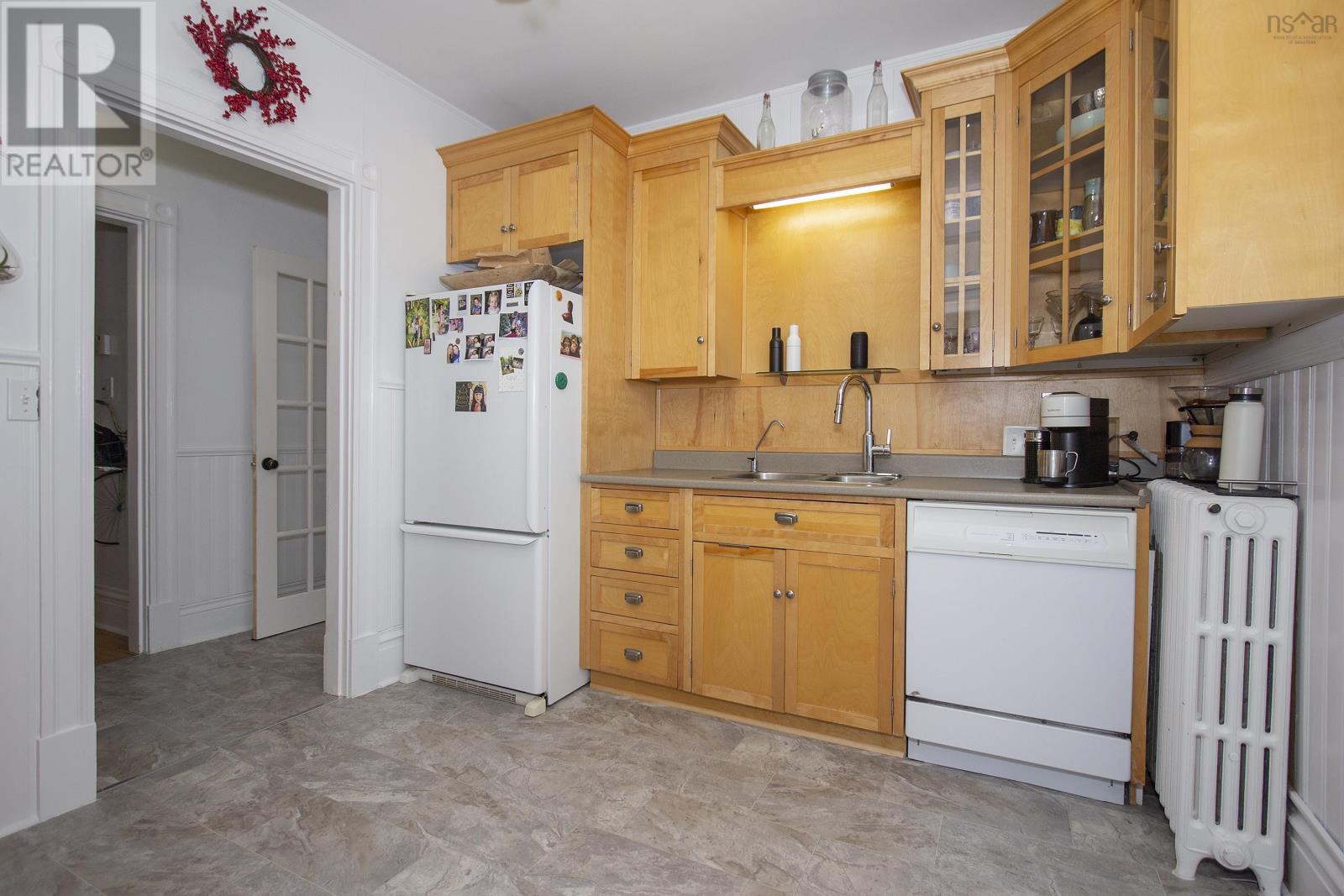 159 Victoria Street E Property Photo 26