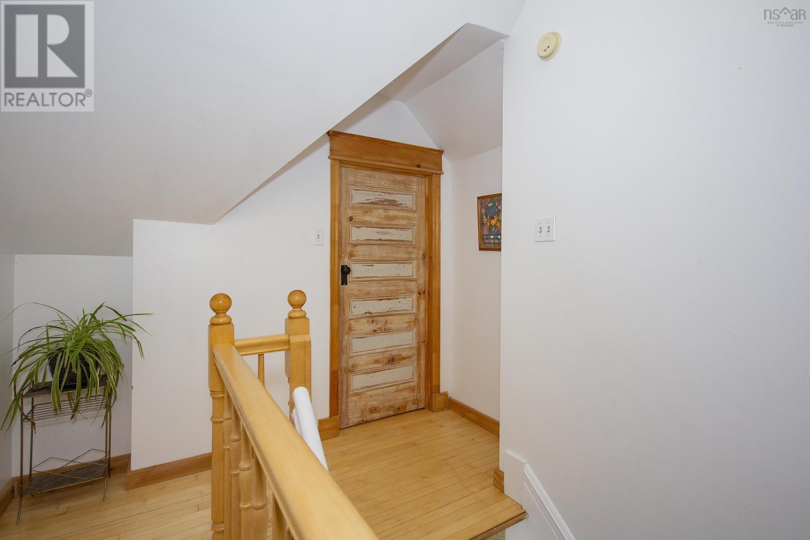 159 Victoria Street E Property Photo 38
