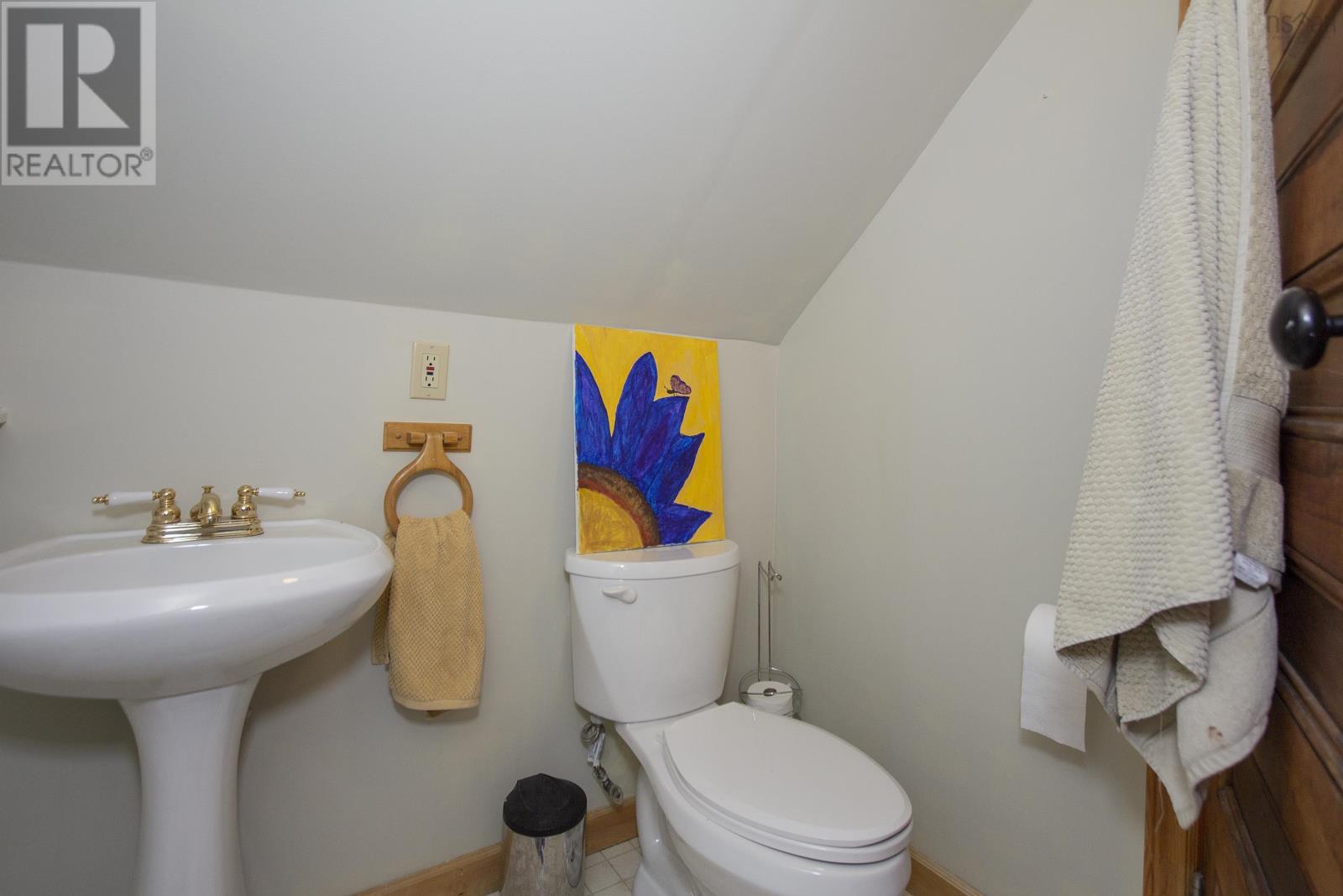 159 Victoria Street E Property Photo 39