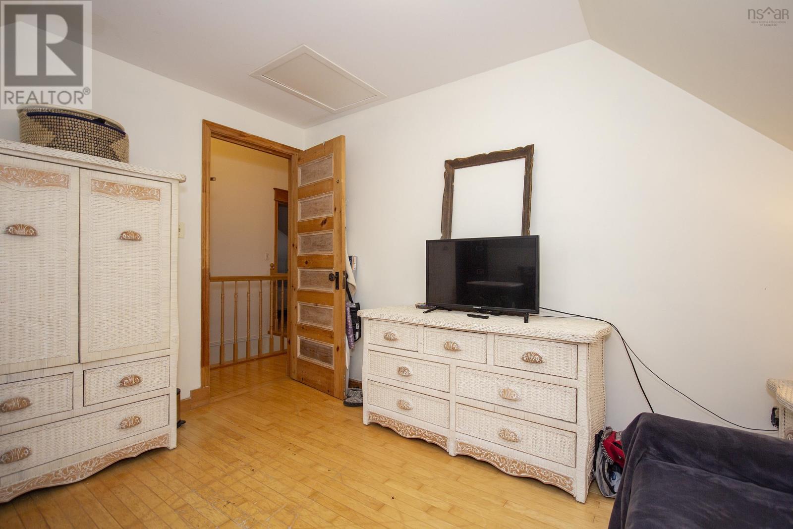 159 Victoria Street E Property Photo 42