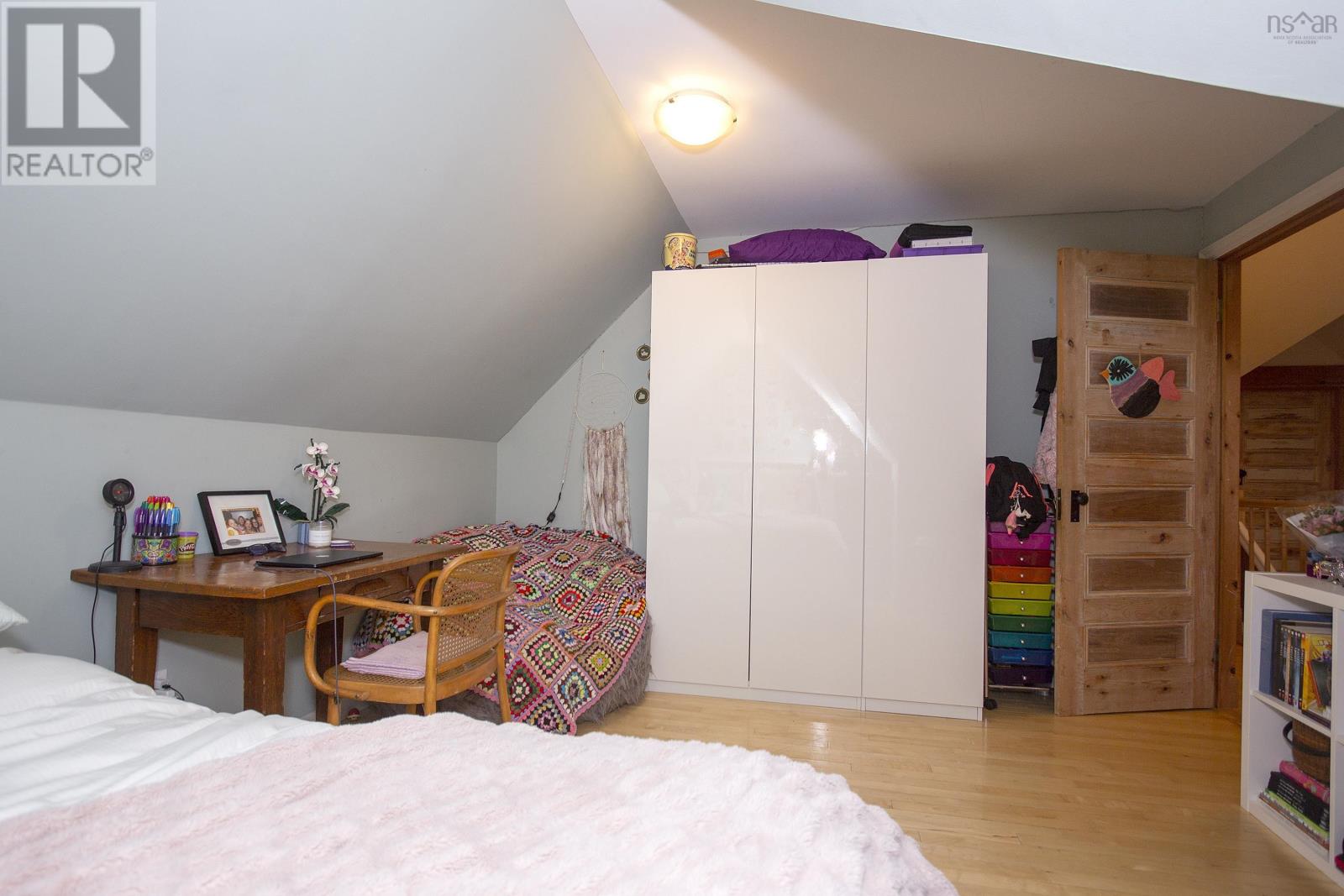 159 Victoria Street E Property Photo 44
