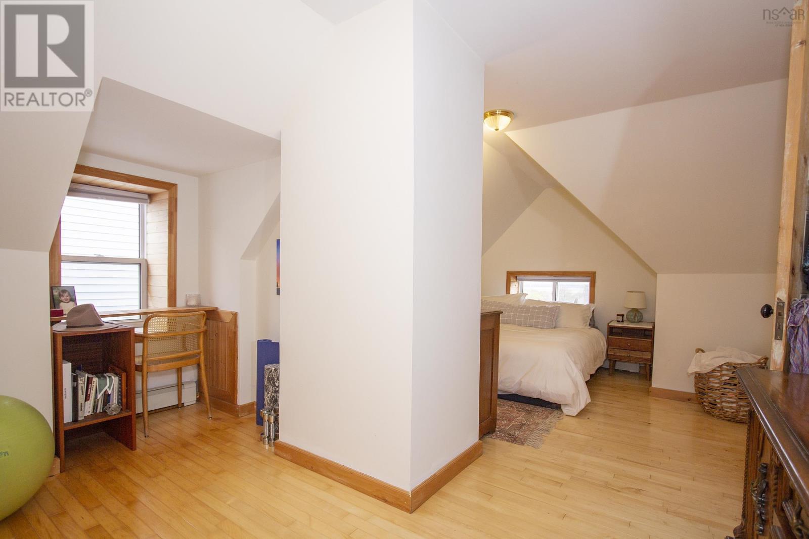 159 Victoria Street E Property Photo 48
