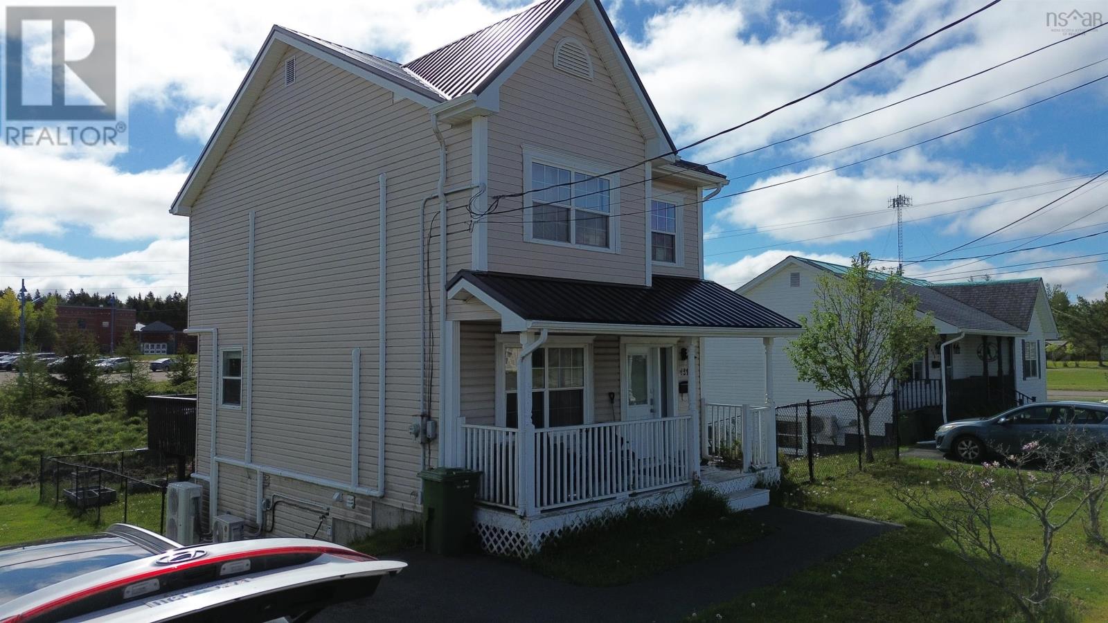 431 Young Street Property Photo 2