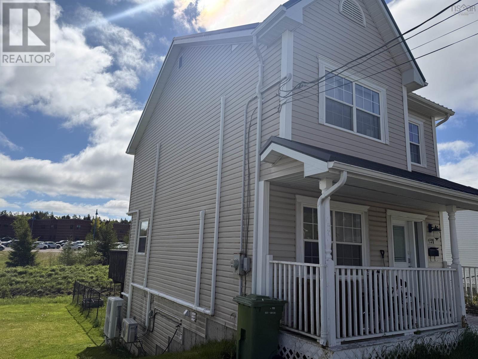 431 Young Street Property Photo 3