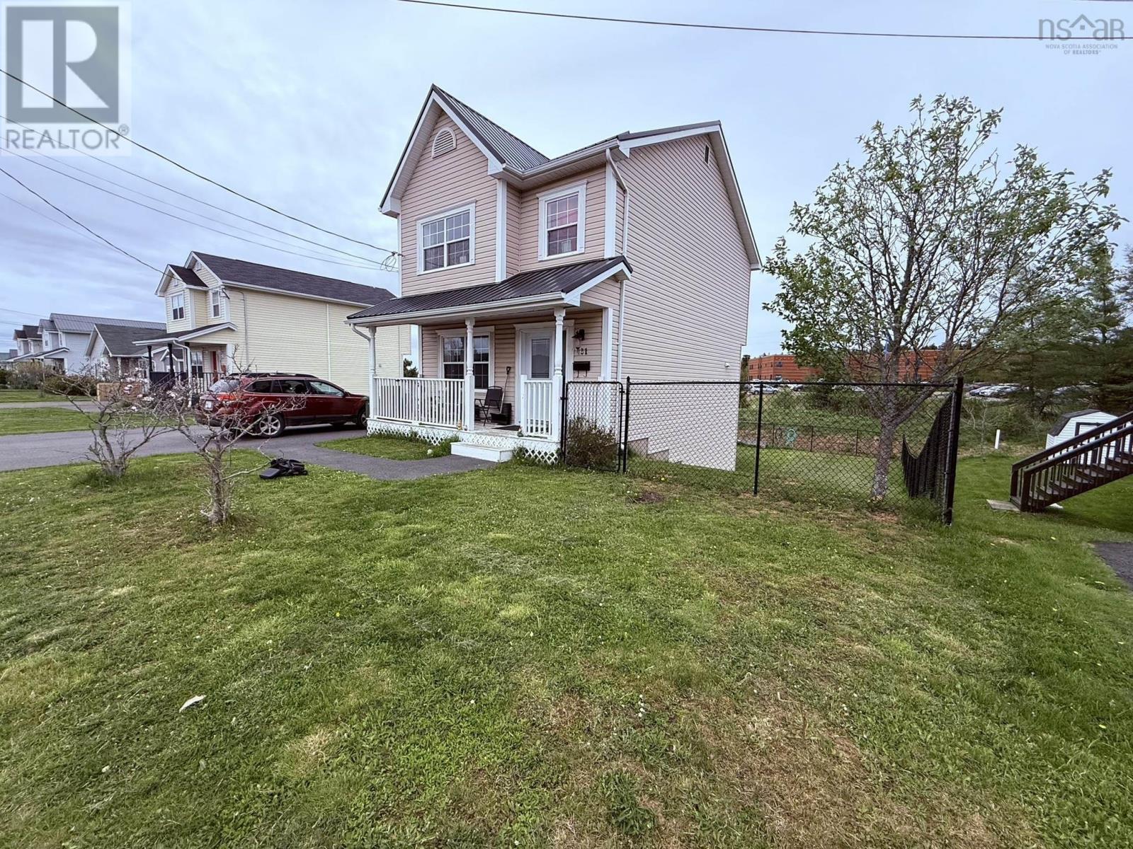 431 Young Street Property Photo 4