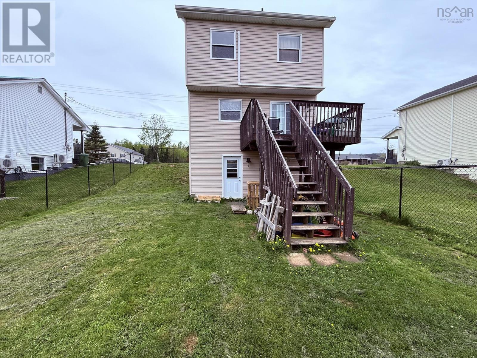 431 Young Street Property Photo 5
