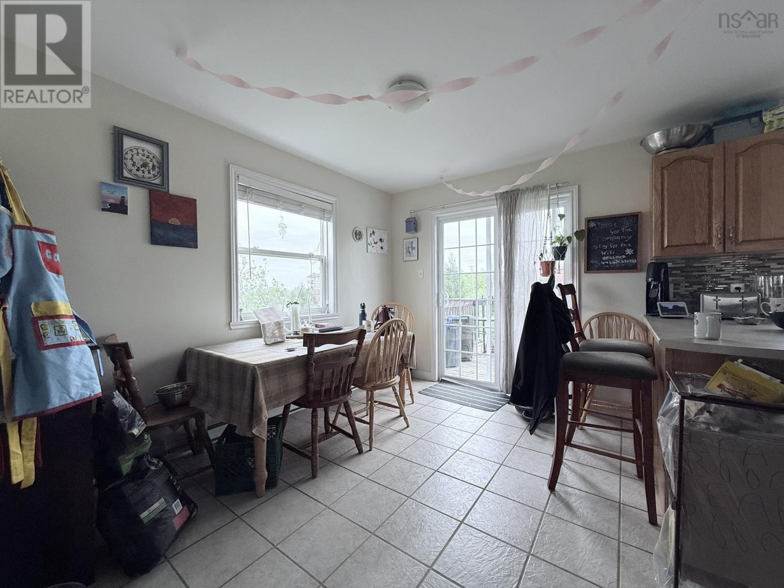 431 Young Street Property Photo 6