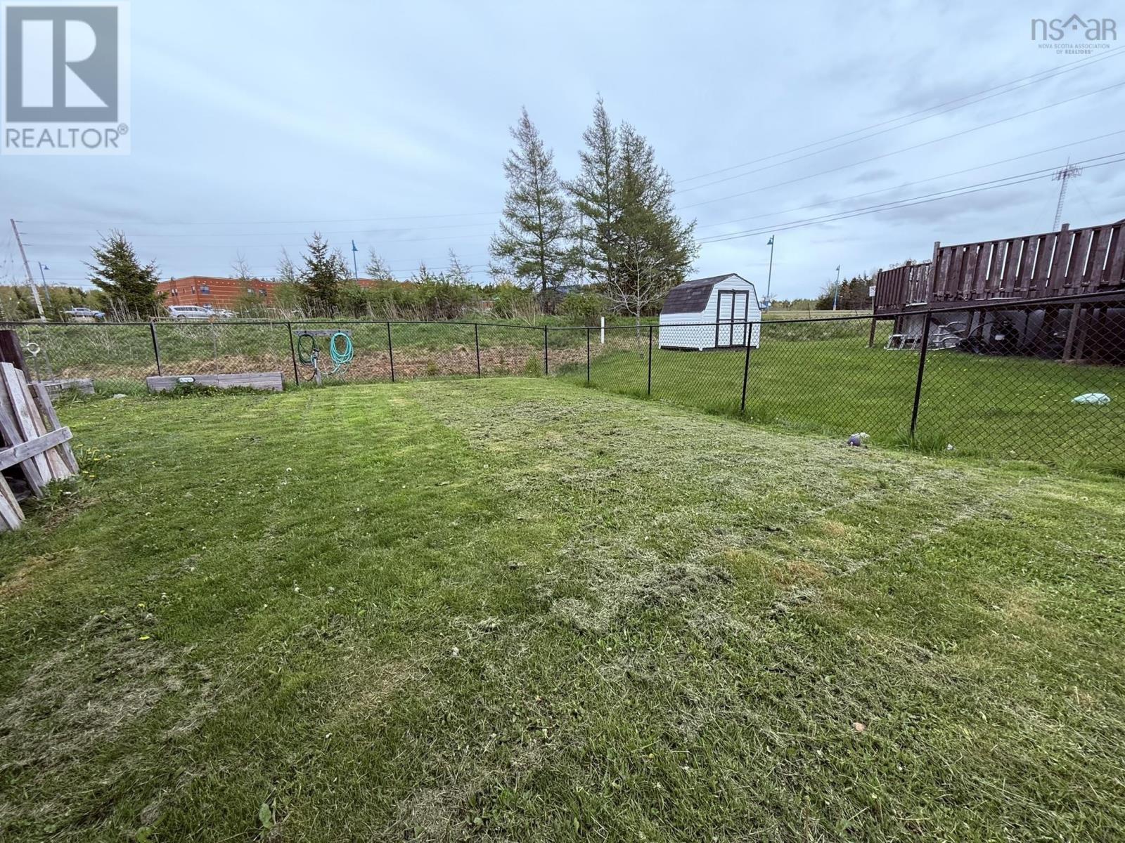 431 Young Street Property Photo 8