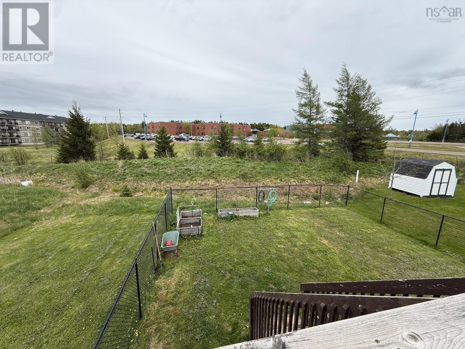 431 Young Street Property Photo 9